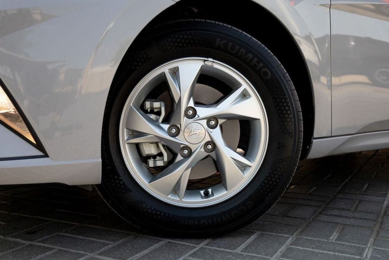 Hyundai Elantra Smart 1.6L Hyundai Elantra 2023 GCC under Agency Warranty with Flexible Down-Payment.