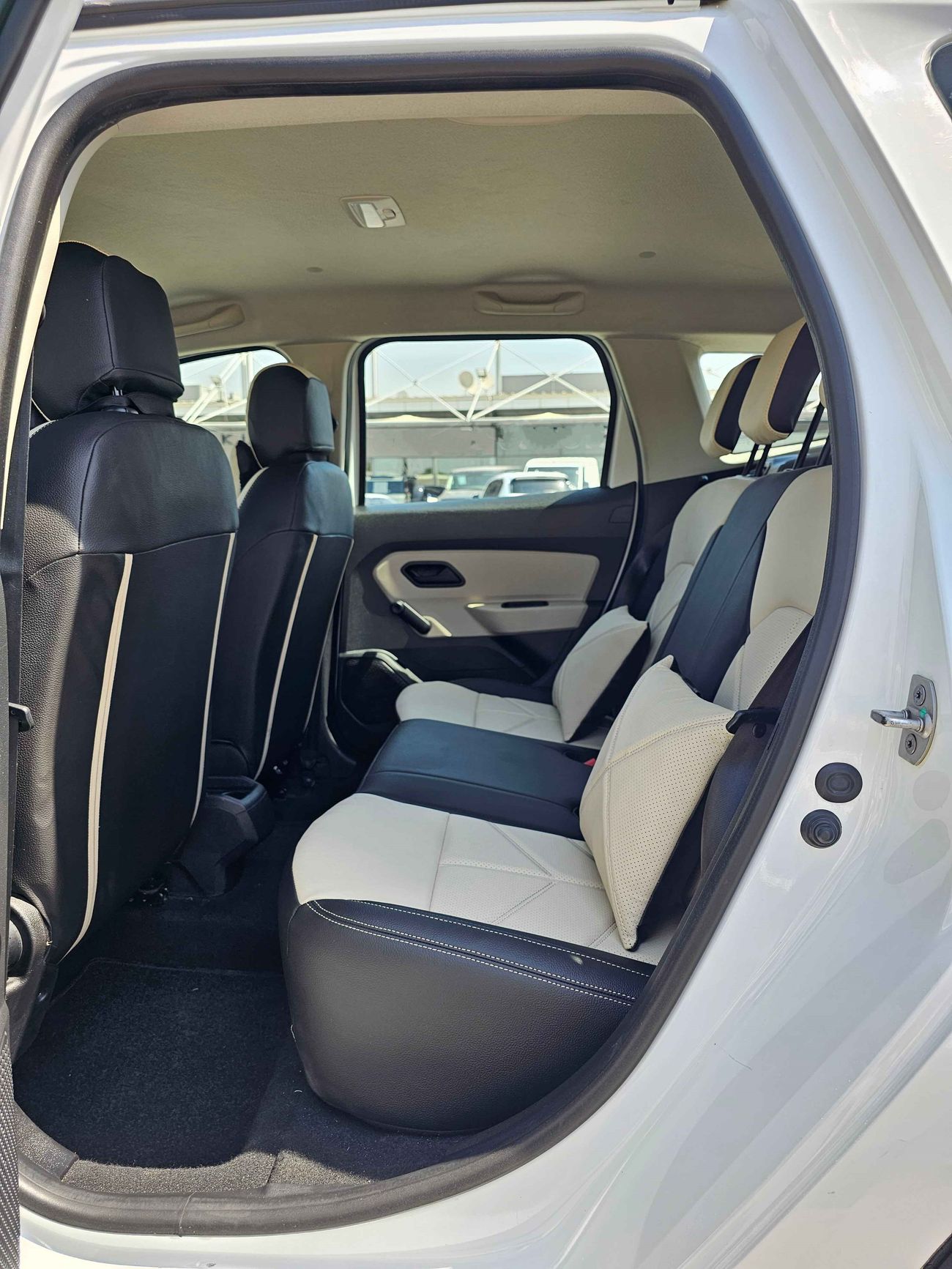 Renault Duster / LEATHER SEATS/ ALLOY RIMS/ SAME COLOR BODY/ LOW MILEAGE/ 475 MONTHLY/ LOT#38523