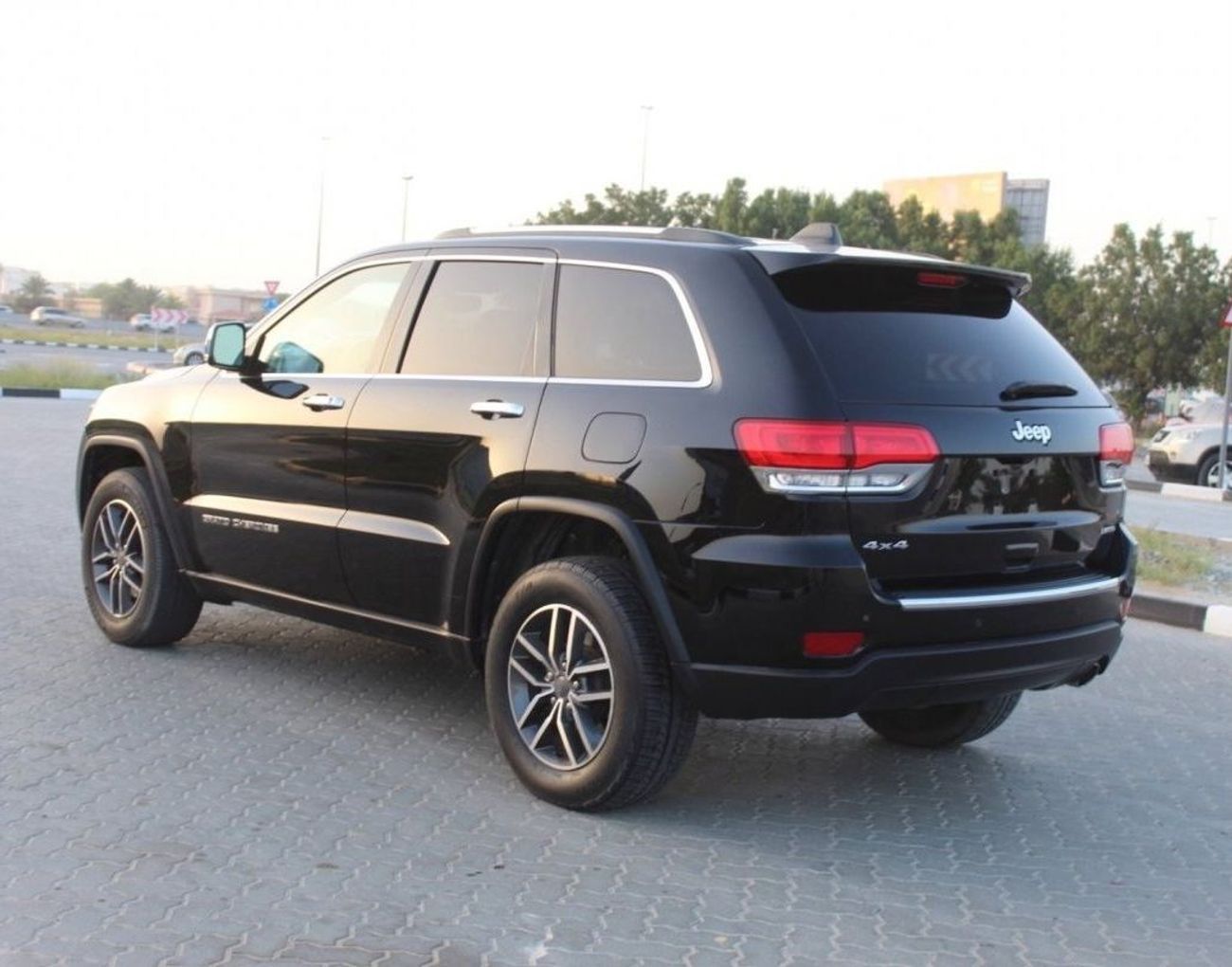 جيب جراند شيروكي ليميتيد غراند شيروكي2017