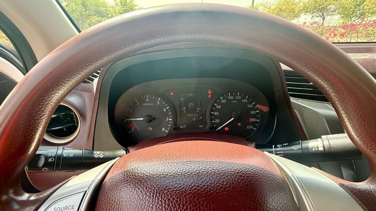 نيسان نافارا Std 2.5L RWD A/T