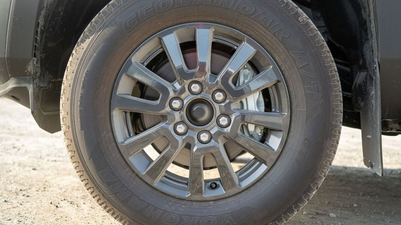 تويوتا برادو 2.7L 4-cylinder inline petrol, 4 door, 7 seats