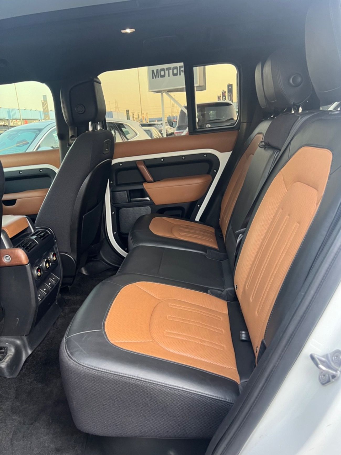 لاند روفر ديفندر P400 110 X 3.0L (5 Seater)