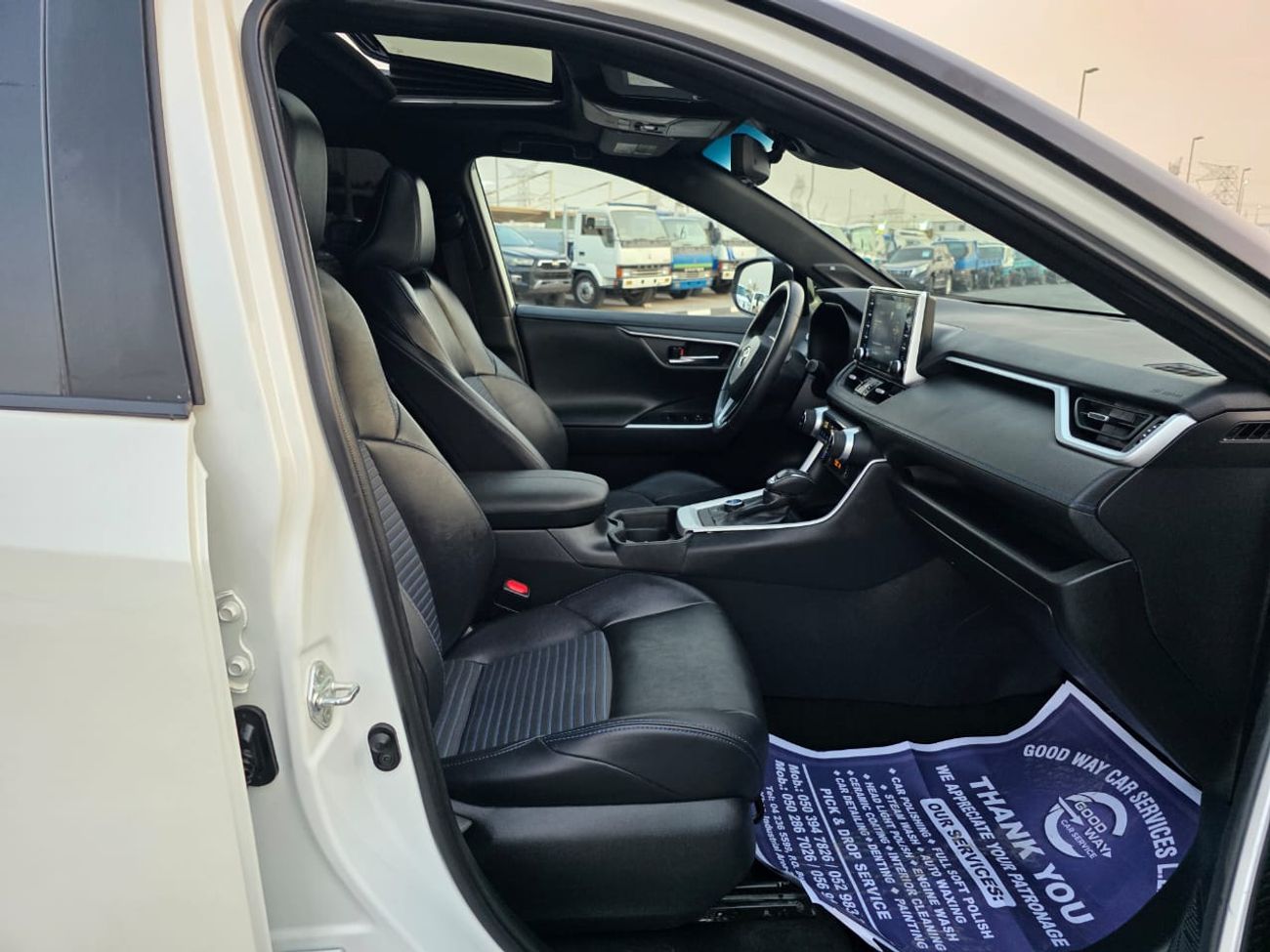 Toyota RAV4 2020 XSE hybrid Sunroof , 4x4 , Push button and original leather