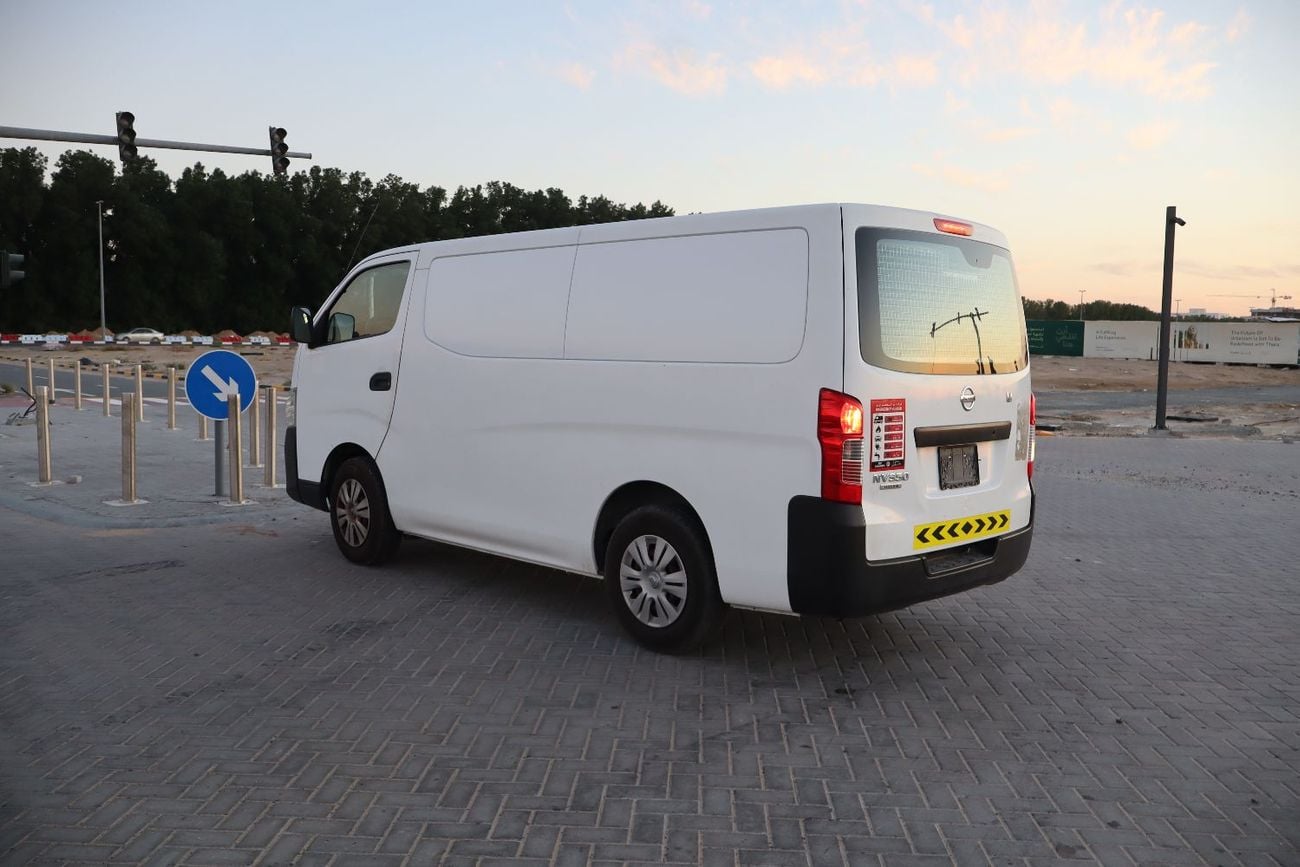 Nissan Urvan STD