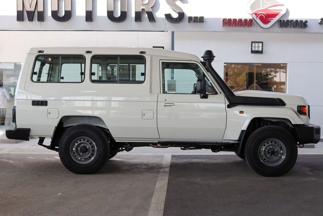 تويوتا لاند كروزر 70 2025 TOYOTA LAND CRUISER GRJ 78 4.0 V6 AUTOMATIC **التصدير فقط خارج الخليج****EXPORT ONLY**