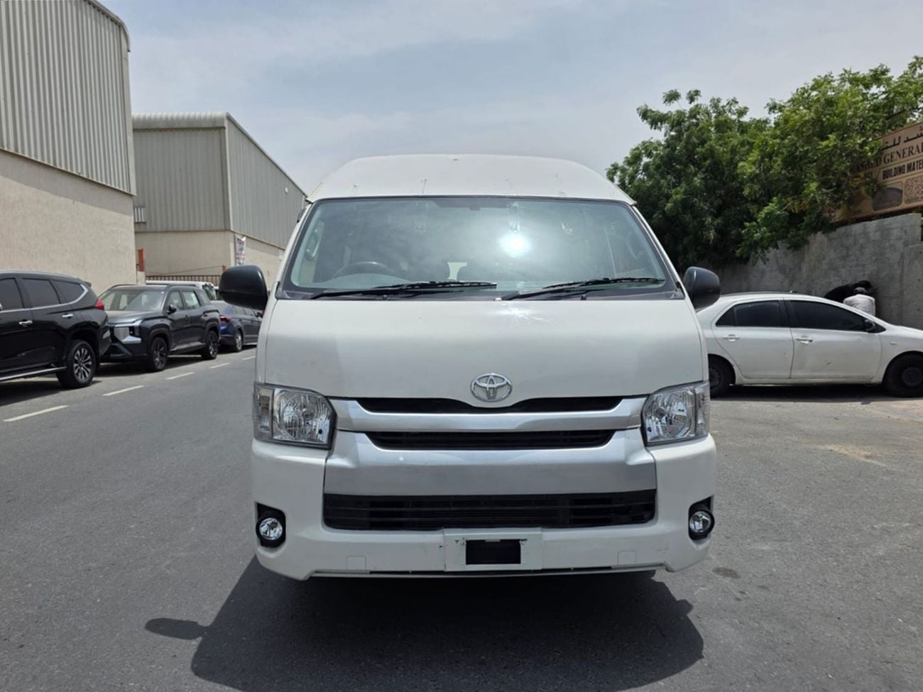 Toyota Hiace TOYOTA HIACE COMMUTER VAN RHD 2015 MODEL 3.0 L DIESEL AUTOMATIC(PM15122)