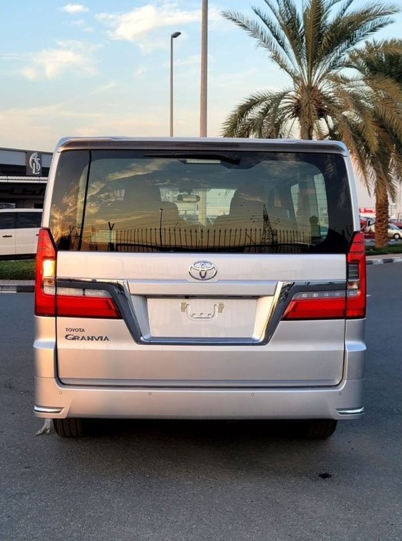 تويوتا جرافينا 3.5L PETROL AUTOMATIC 2025