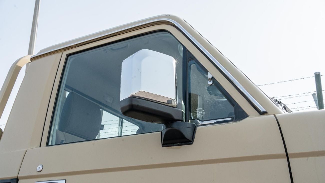 تويوتا لاند كروزر بيك آب LC79 LX 2026 Toyota Land Cruiser LC79 2.8L MT Diesel (Beige-Brown)