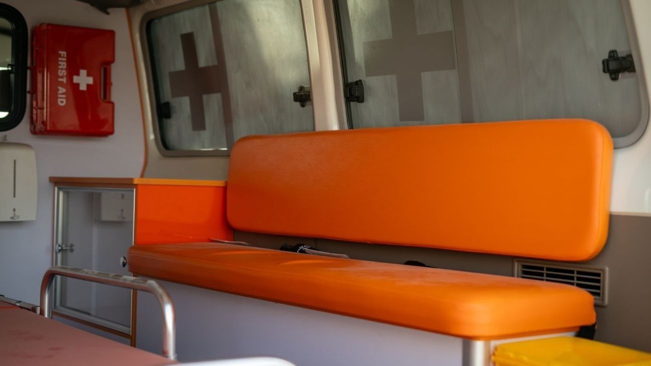 تويوتا لاند كروزر 70 78 (GRJ78) 4.0Ltr. M/T HardTop READY AMBULANCE 2023YM