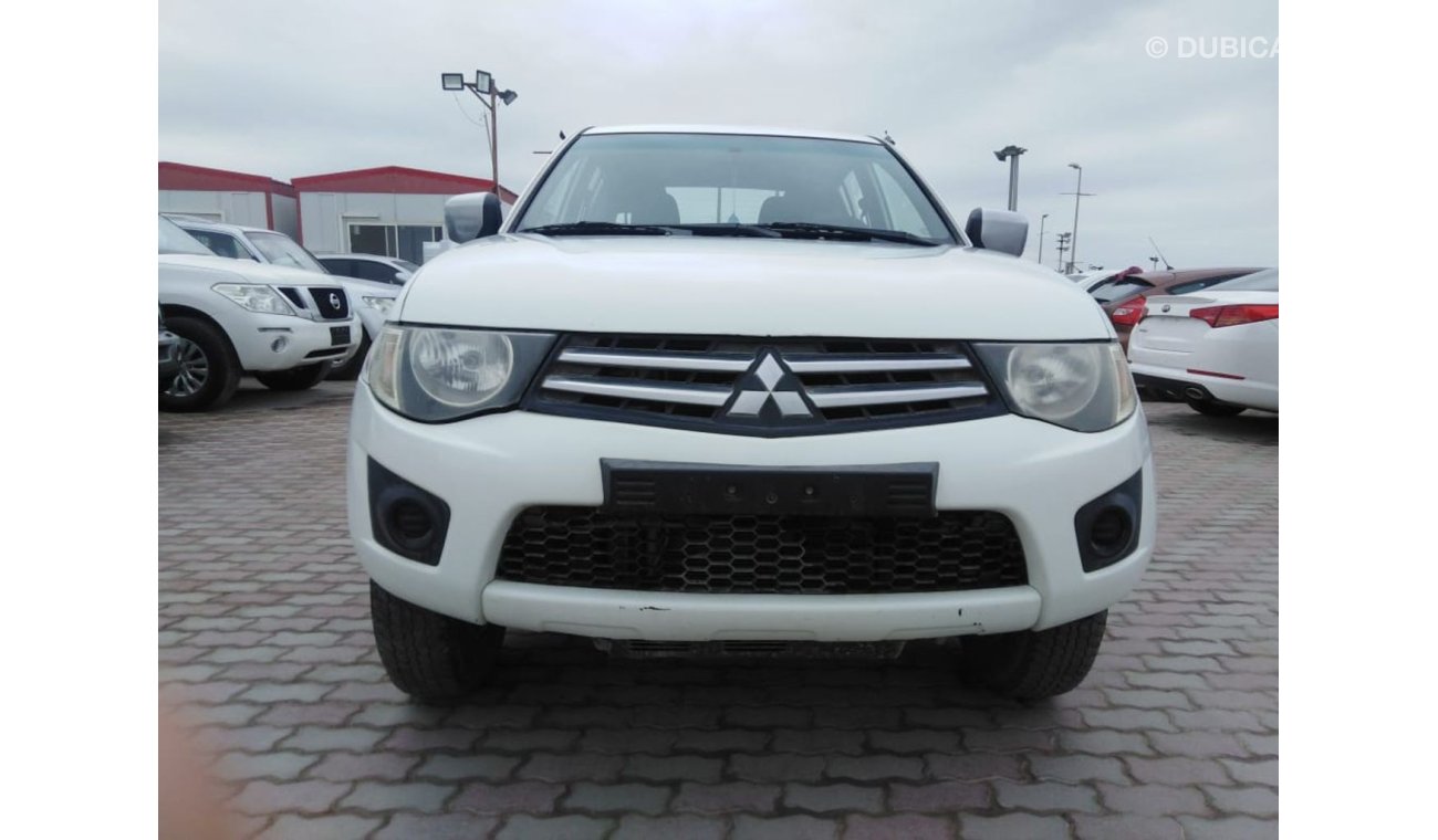 Mitsubishi L200 Mitsubishi L200 2013  4x4 g cc accident free