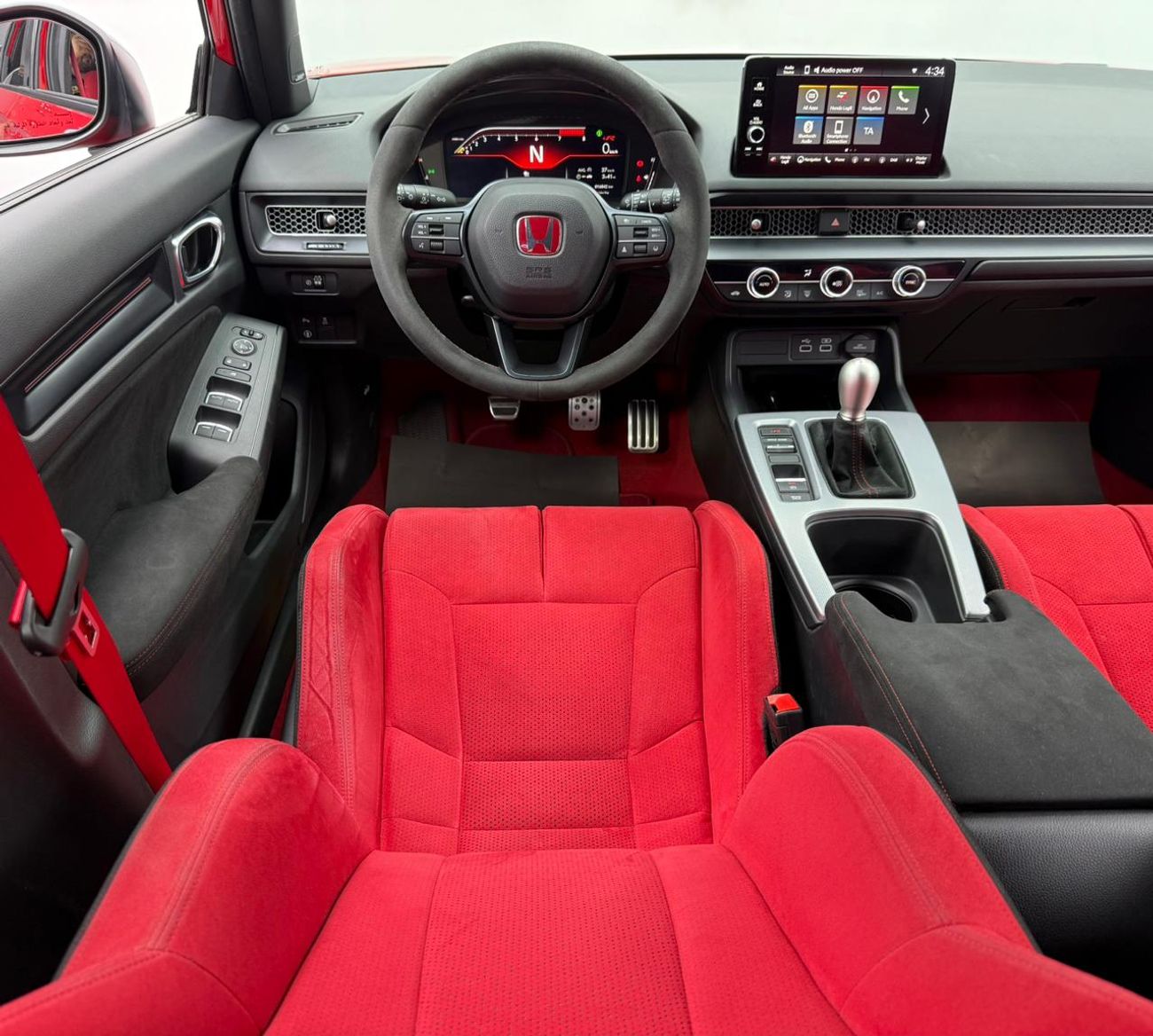 هوندا سيفيك تايب آر 2.0L MT 2023 Honda Civic Type R ,Honda Warranty+Service Contract ,Full Honda Service history ,GCC