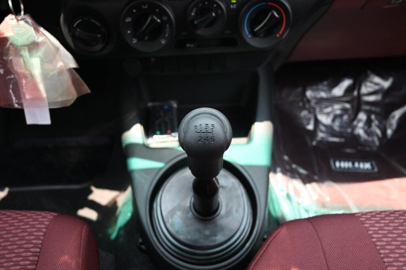 تويوتا هيلوكس Double Cabin 2.4L Diesel Pickup Manual Transmission