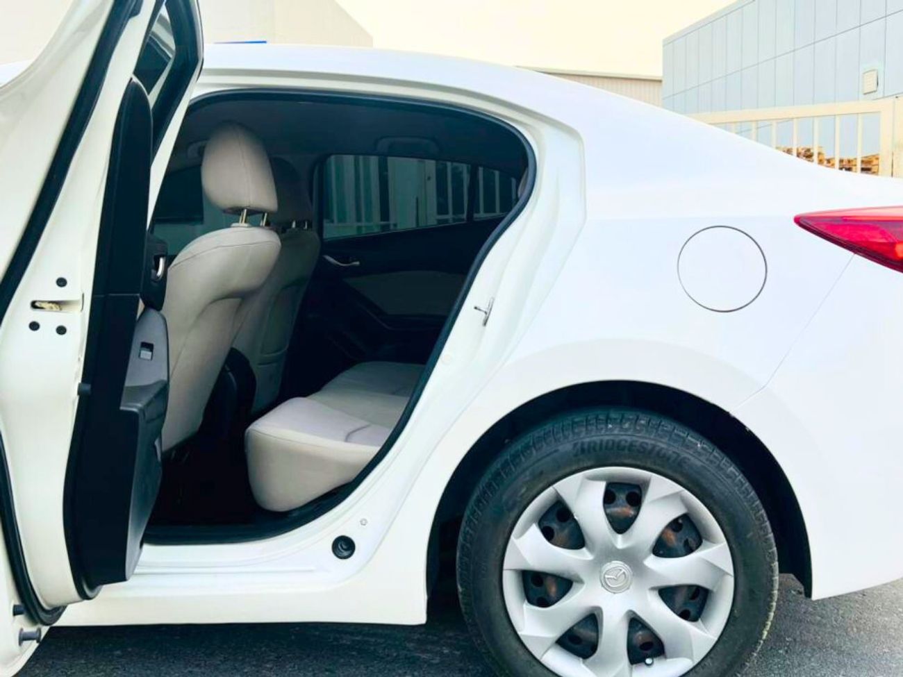 Mazda 3 S 1.6L Sedan Urgent Sale – 2015 Mazda 3 | GCC Spec | 170,000 km