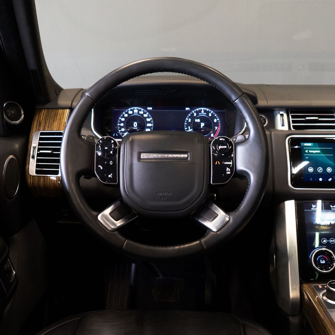 Land Rover Range Rover AED 2,682 pm • 0% Downpayment • Range Rover Vogue SE   • 1 Year Warranty