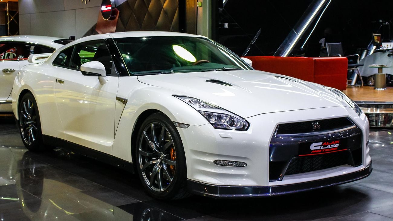 Used Nissan GT-R 2015 for sale in Dubai - 96411