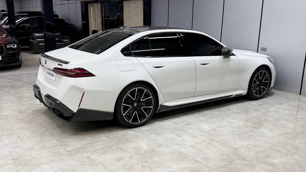 BMW M5 G90 - GCC Specs with dealer warranty and service