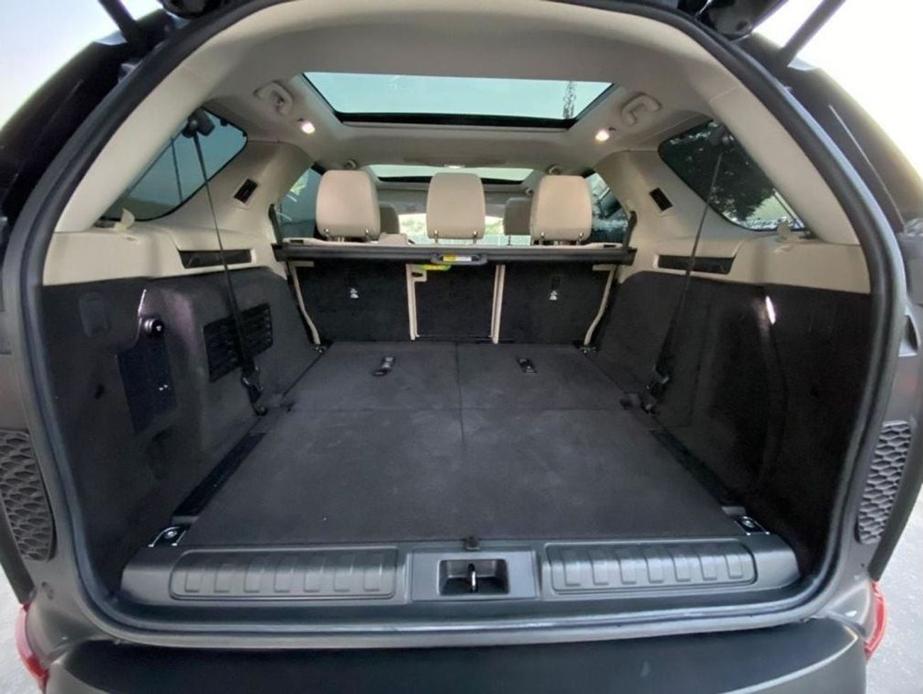 Land Rover Discovery GCC SPECS - 1ST OWNER - FULL SERVICE HISTORY - 4 CYLINDER - 7 SEATER 1 YEAR DEALER WARRANY