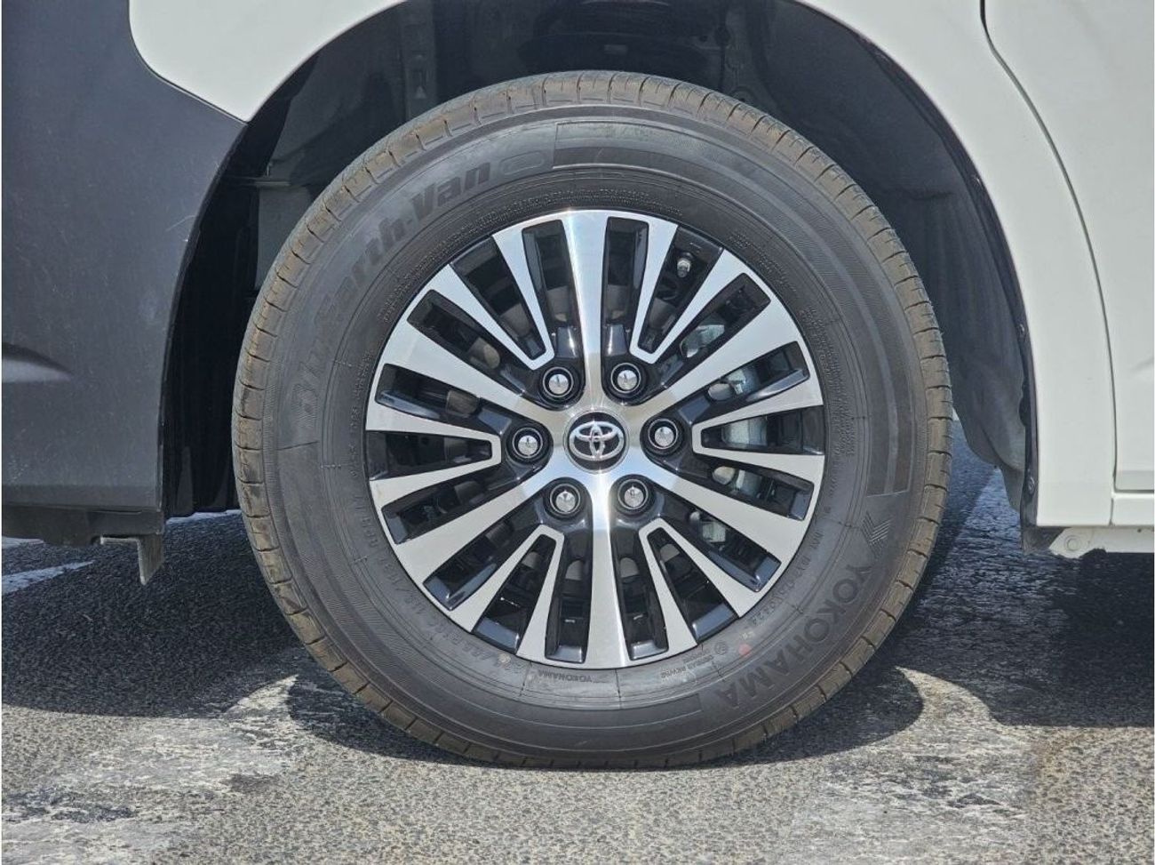 Toyota Hiace Toyota Hiace 2.8L Diesel Manual Transmission, High Roof, 13 Seater, Model 2025