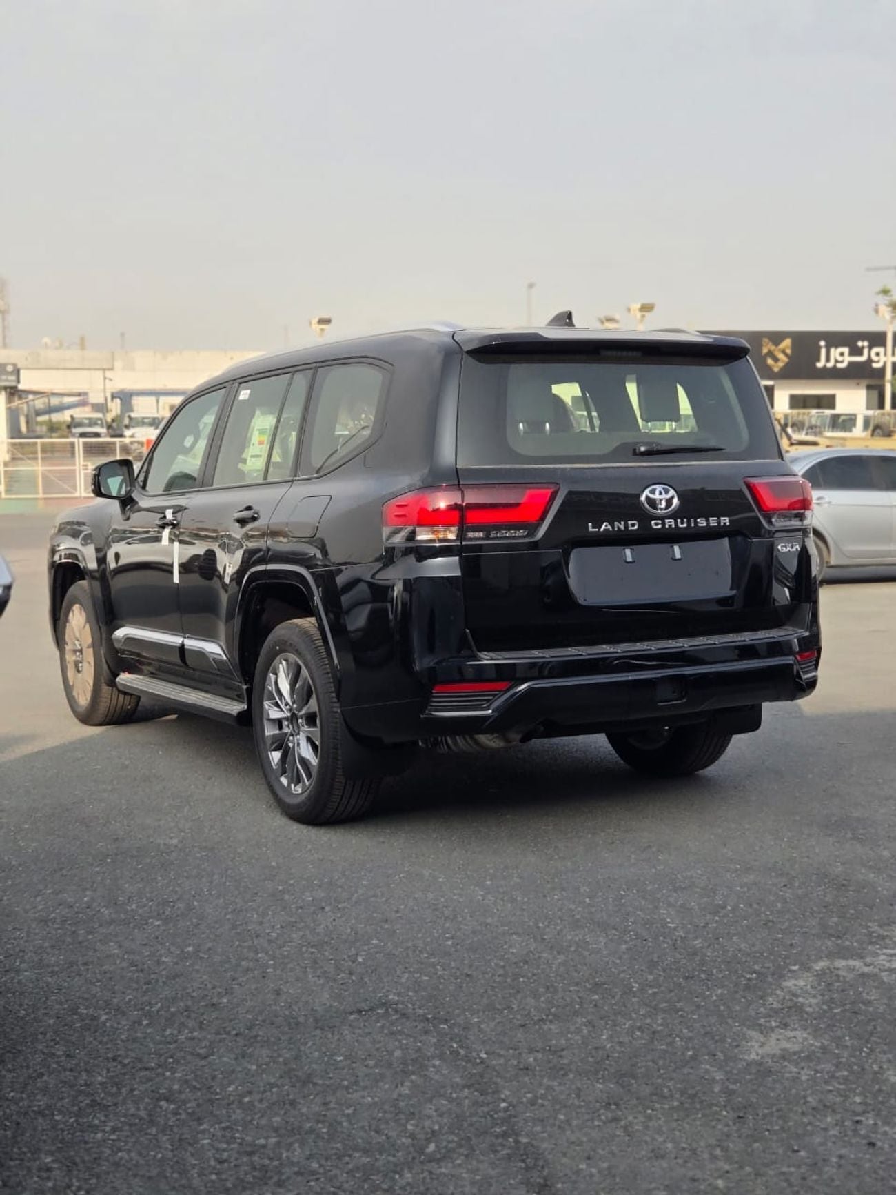 Toyota Land Cruiser GXR PETROL A/T 7 SEATER
