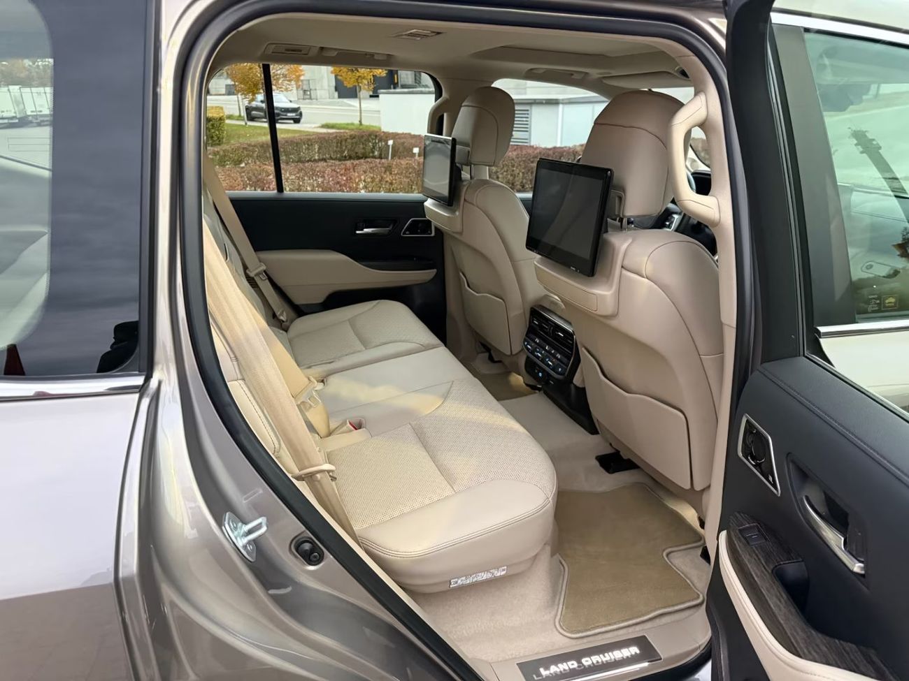 Toyota Land Cruiser LC300