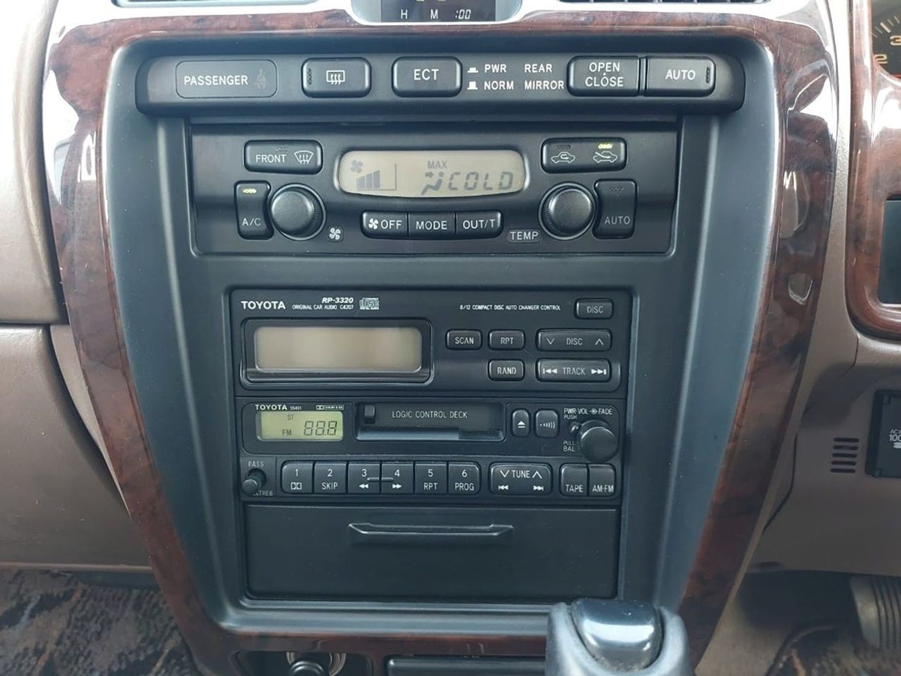 Toyota Hilux Surf TOYOTA HILUX SURF SUV RHD 2000 MODEL 2.7 L PETROL AUTOMATIC(PM37972)