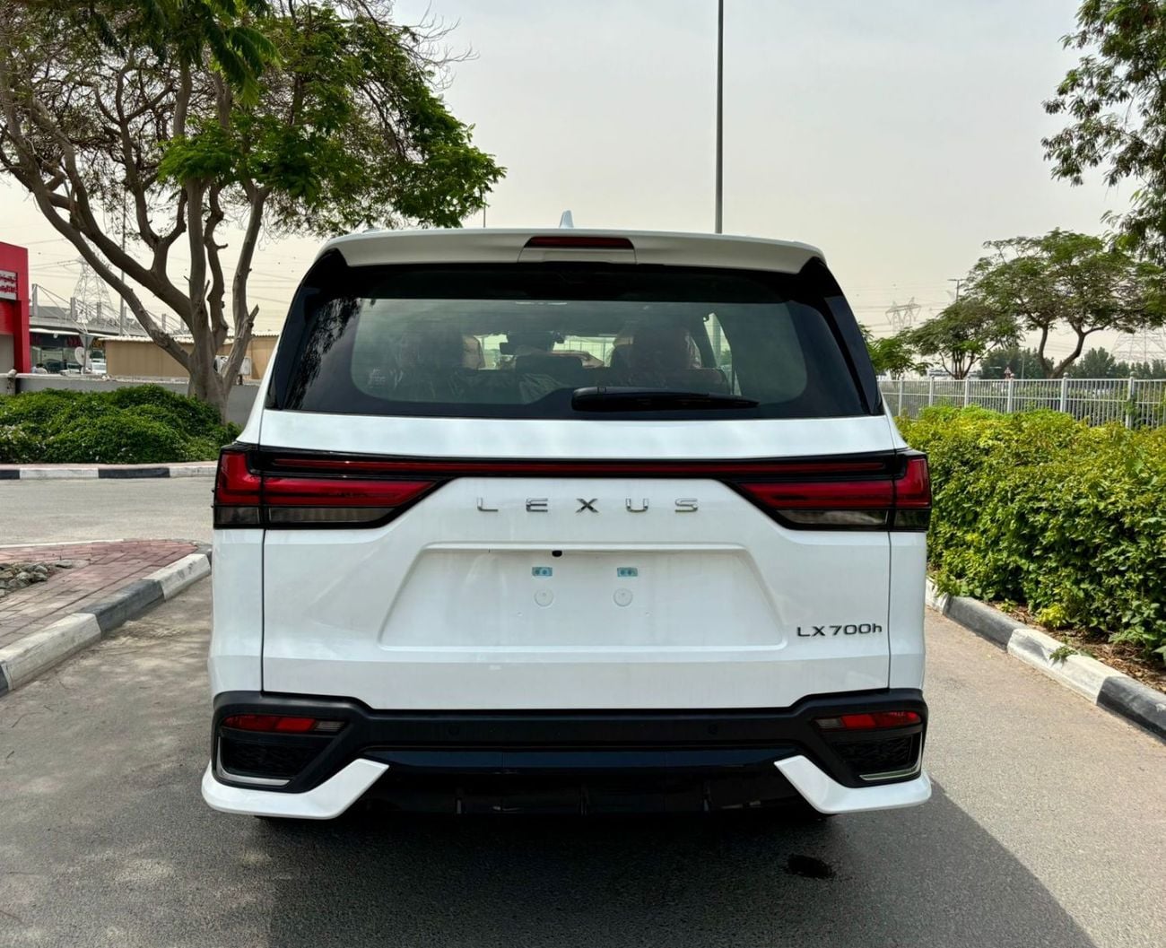 لكزس LX 700h F Sport