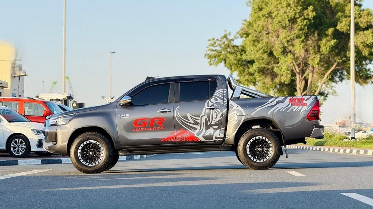 تويوتا هيلوكس 2019 | 2.8L DIESEL ENGINE | AT | RHD | PREMIUM BLACK LEATHER SEATS | ROOF MOUNTED LED LIGHTS | ROLL