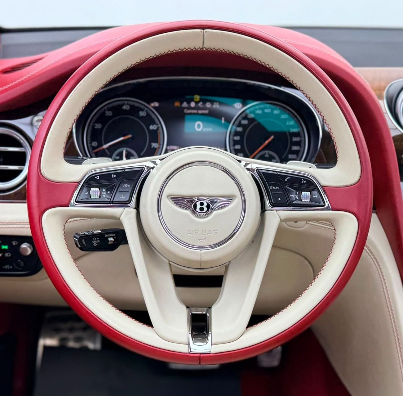 بنتلي بينتايجا FIRST EDITION 2017 Bentley Bentayga, Full Bentley Service History, Fully Loaded, Excellent Condition, GCC