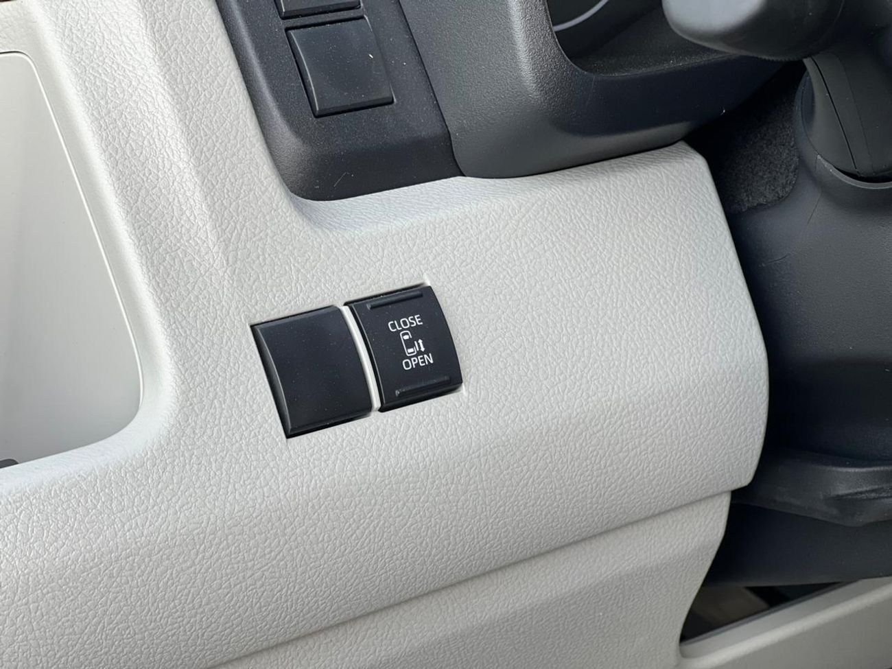 Toyota Hiace GL 3.5L PTR A/T // 2026 // WITH DVD & CAMERA BACK , AUTOMATIC SIDE DOOR  // SPECIAL OFFER // BY FORM