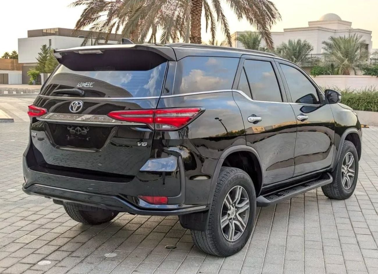 تويوتا فورتونر Toyota Fortuner 2017Model modified 2025Model v6 4.0L petrol Engine Colour Black Interior Brown push