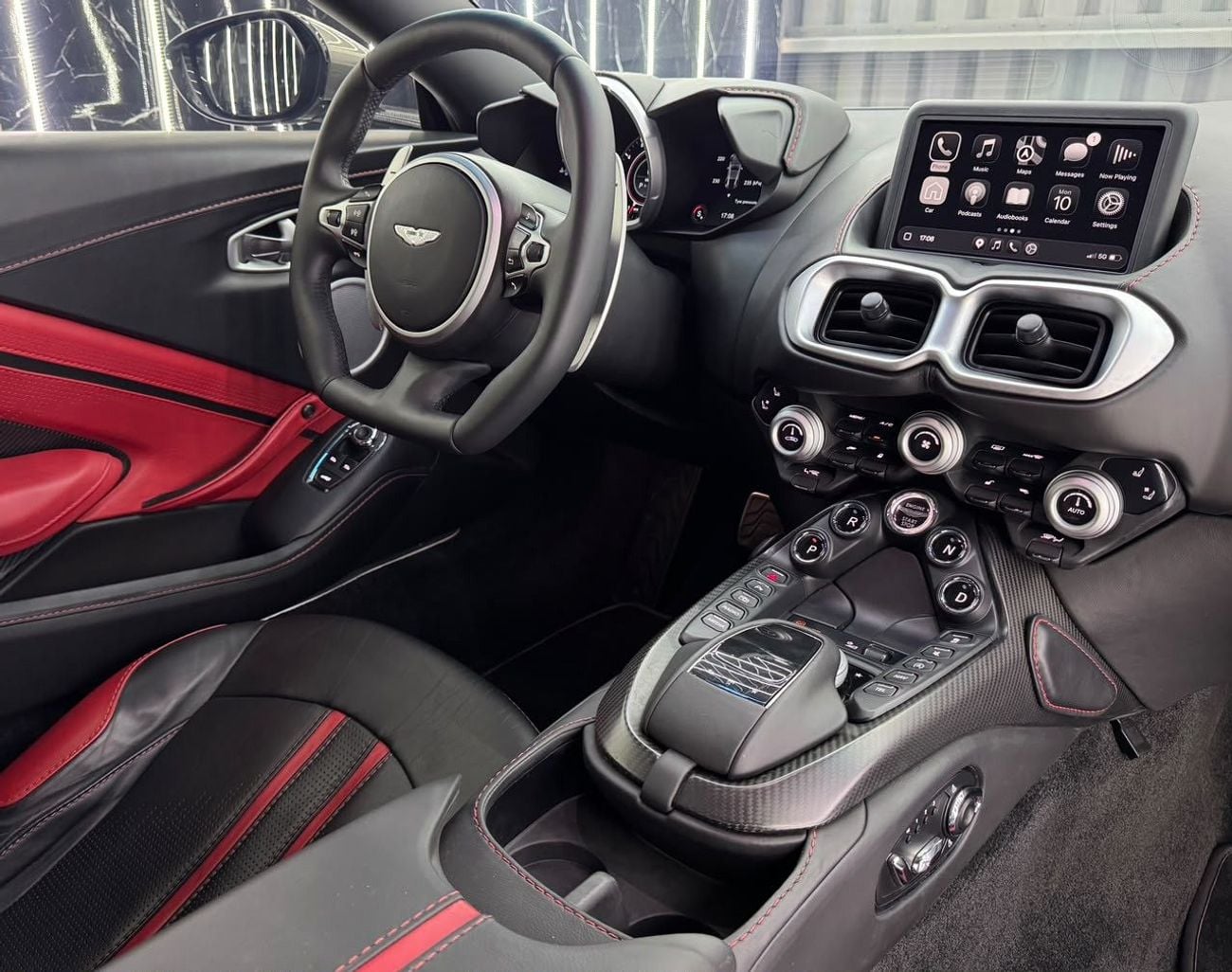 Aston Martin Vantage STD Aston Martin Vantage 2019 | Low mileage | GCC | Warranty 2028