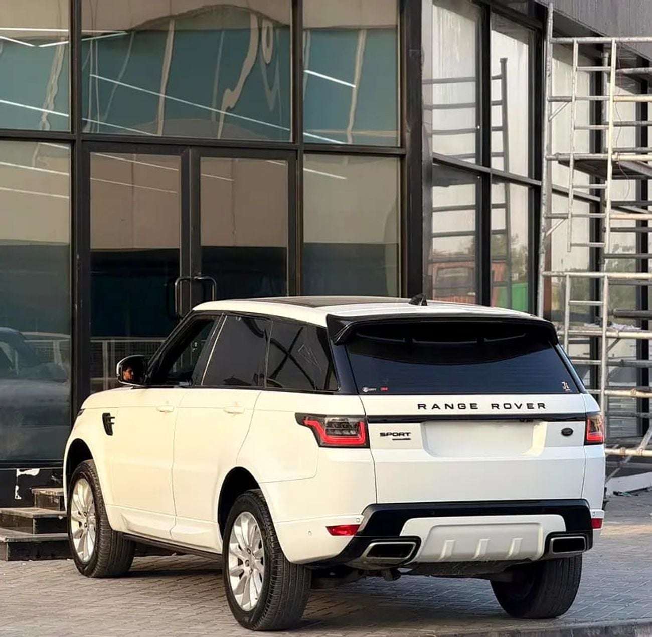 لاند روفر رينج روفر سبورت MORYA JESWANI CARS FOR USED AUTOMOBILE TRADING CO.L.L.C