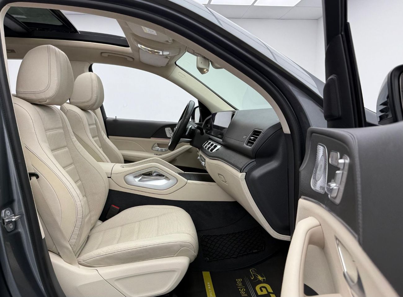 Mercedes-Benz GLS 450 Premium + 3.0L (367 HP) 2020 Mercedes Benz GLS450 4MATIC, Warranty, Full MB Service History, 7 Seate