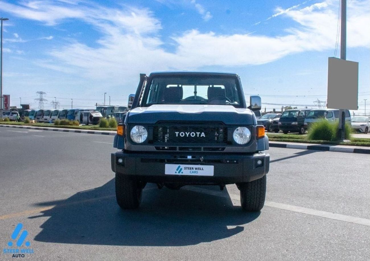 Toyota Land Cruiser Pick Up 79 D/C LX - Z 6 Speed A/T / V6 Petrol / Power Door Lock / Export Only