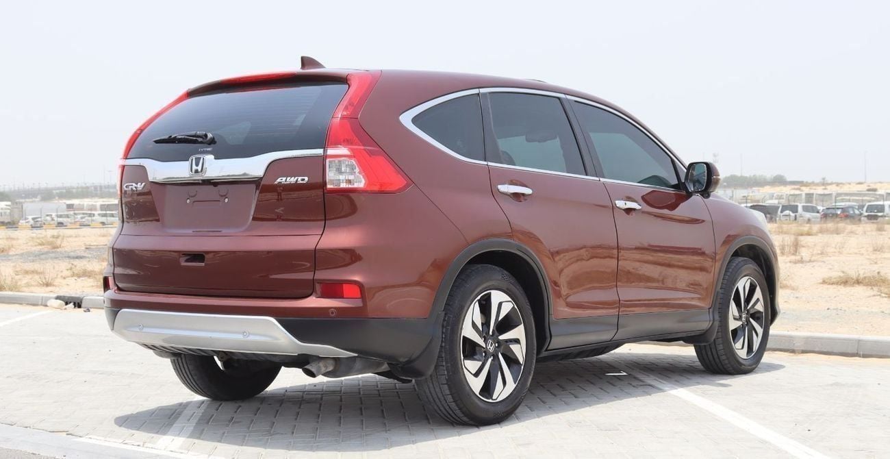 Honda CRV EX 2.4L HONDA CR-V - 2015 GCC edition, accident-free, in excellent condition with a mileage of 136,0