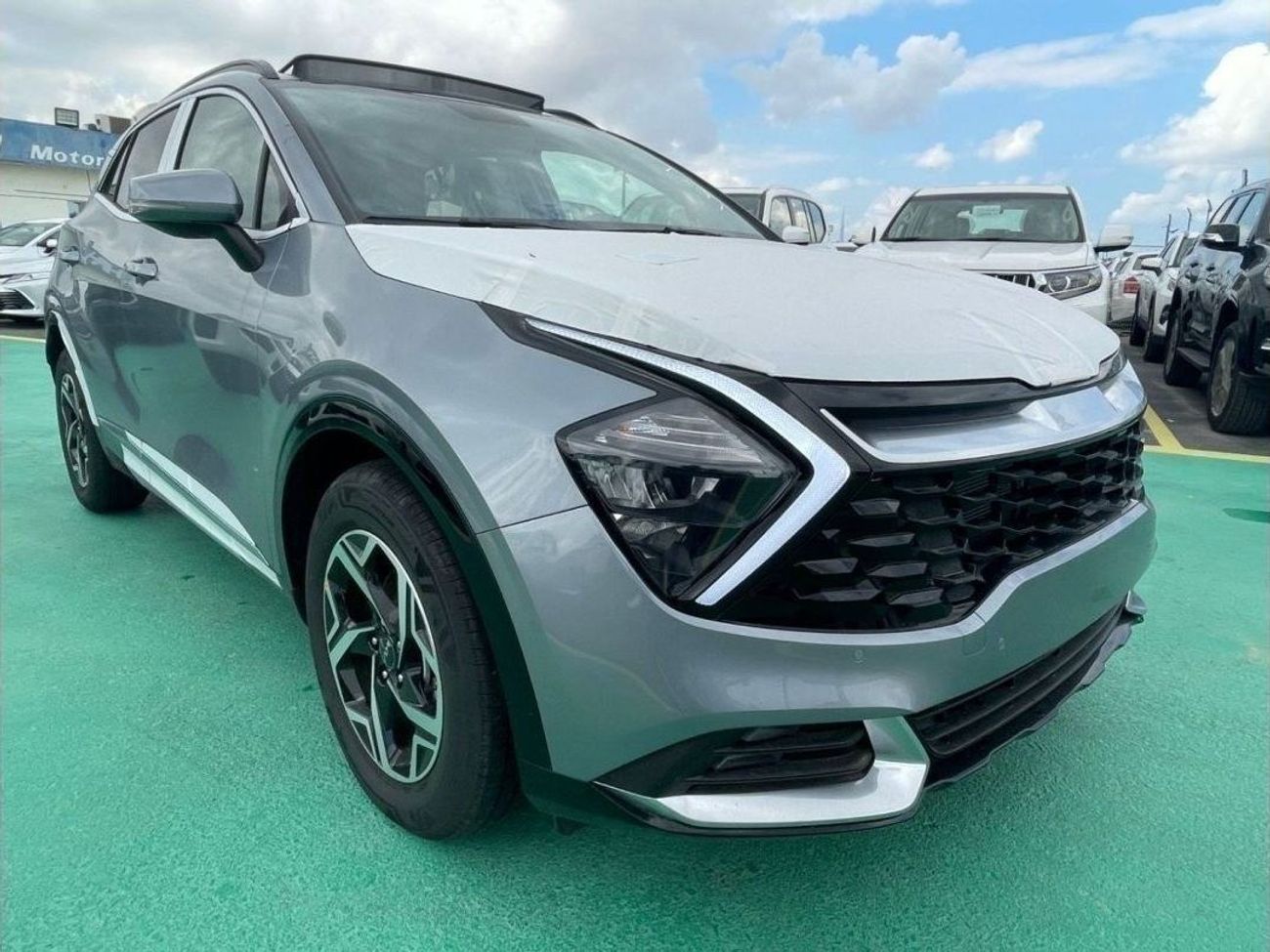 كيا سبورتيج 1.6 with sunroof two electric seats bush start