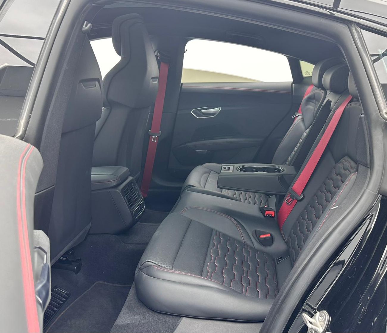 أودي إي ترون جي تي 2022 Audi E-Tron GT, 2027 Audi Warranty + Service Contract, Audi Full Service History, GCC