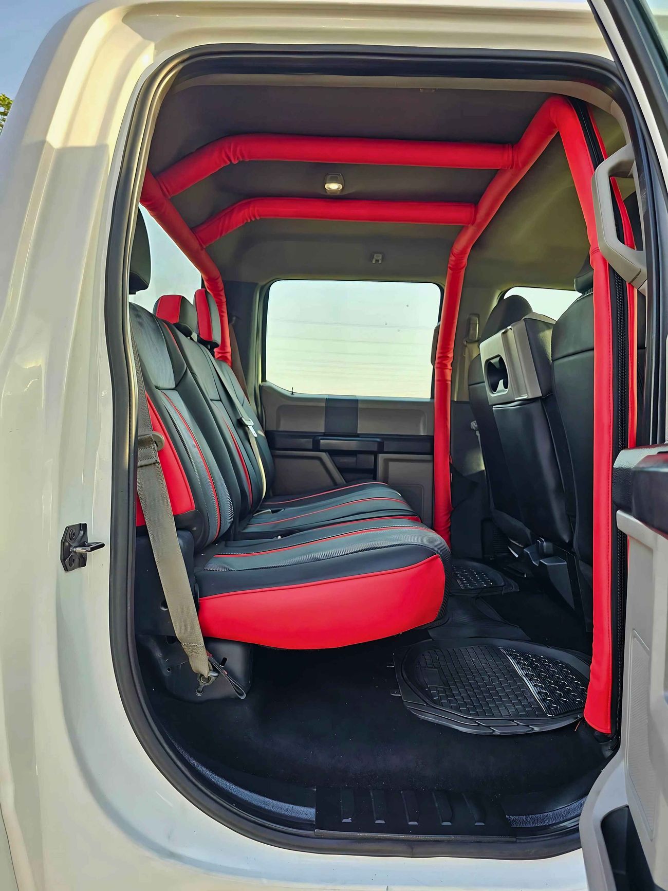 فورد F 150 XL/ GCC 4WD V8 5.0/ LOW MILEAGE/ METHOD RIMS/ NEW TYRES/ ROLL BAR/ LEATHER/ DVD CAMERA/ LOT#19551