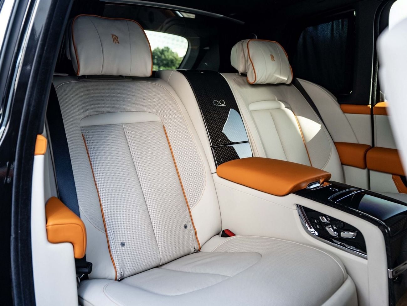 رولز رويس كولينان Rolls-Royce Cullinan Black Badge 2023