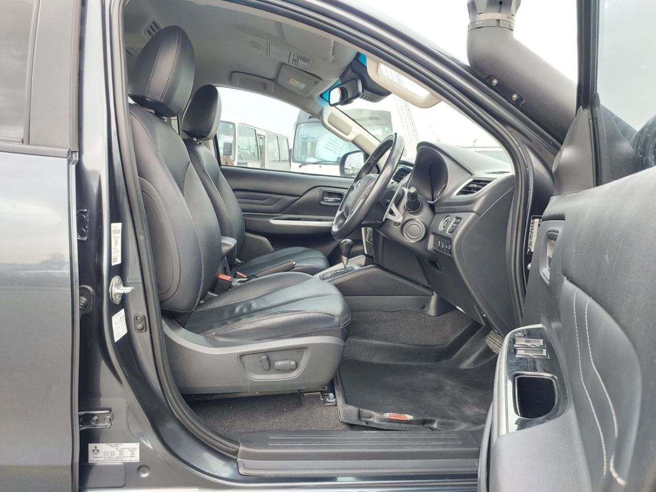 ميتسوبيشي تريتون MITSUBISHI TRITON PICKUP RHD 2020 MODEL 2.4 L DIESEL AUTOMATIC(PM04983)