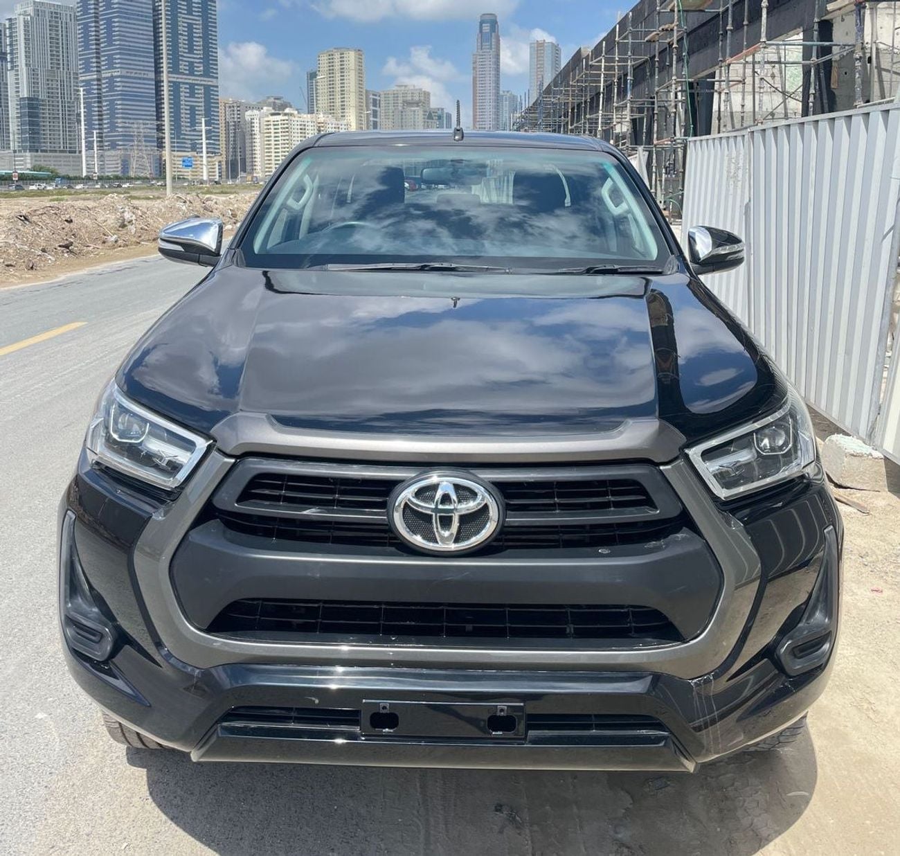 تويوتا هيلوكس diesel 2.8 liter ,right hand drive automatic ,full option