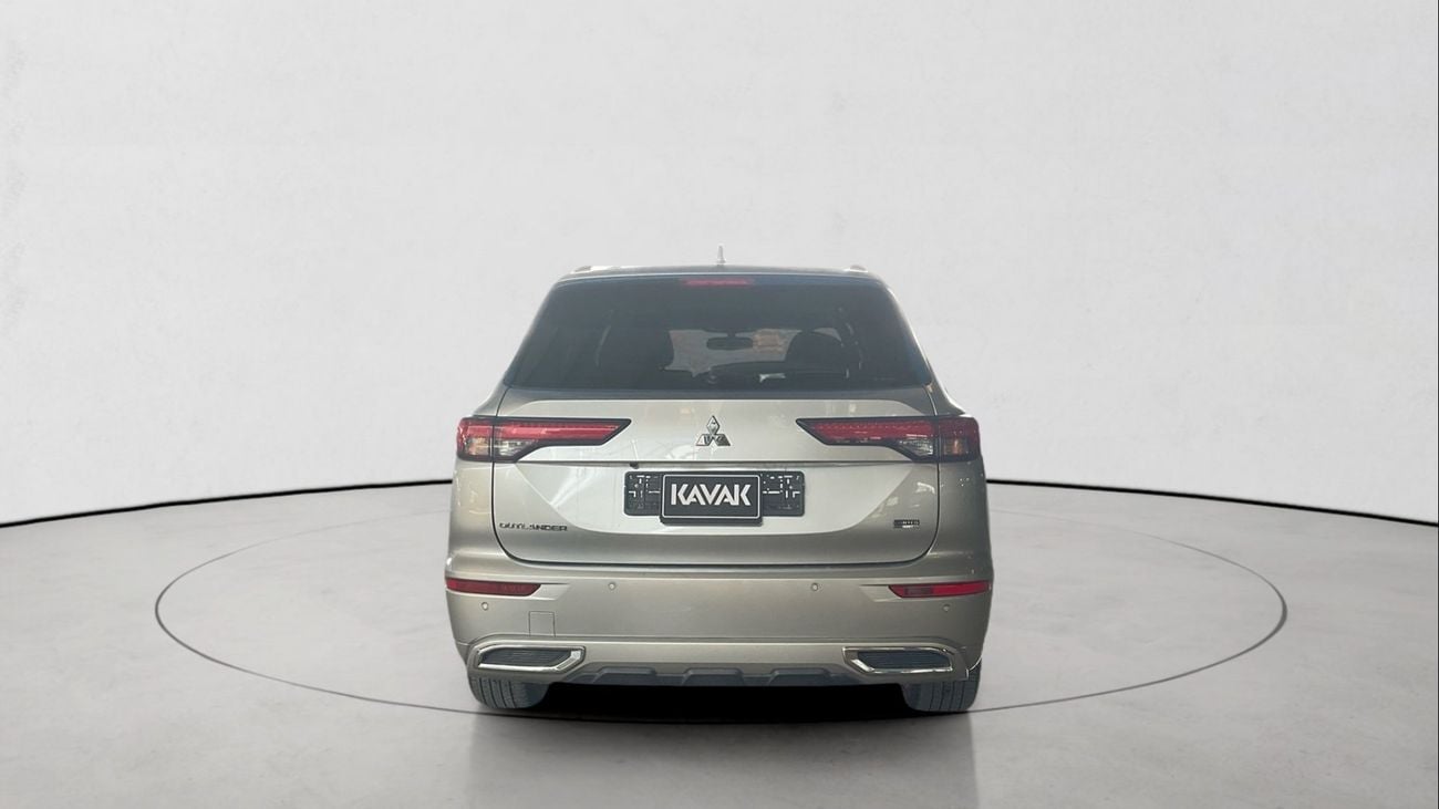 ميتسوبيشي آوتلاندر 2.5 GLX AUTO 4WD 7SEAT PREMIUM LAUNCH ED | شامل الضمان | 0 ﺪﻔﻋﺓ ﺃﻮﻟﻯ