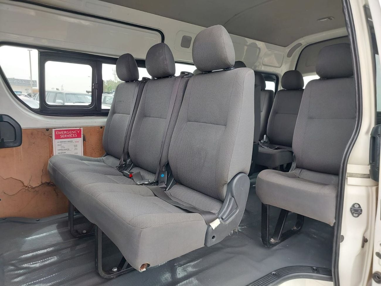 Toyota Hiace TOYOTA HIACE COMMUTER VAN RHD 2015 MODEL 3.0 L DIESEL AUTOMATIC(PM15106)