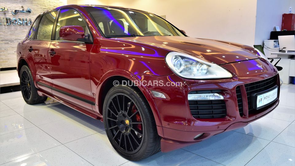 Porsche cayenne red