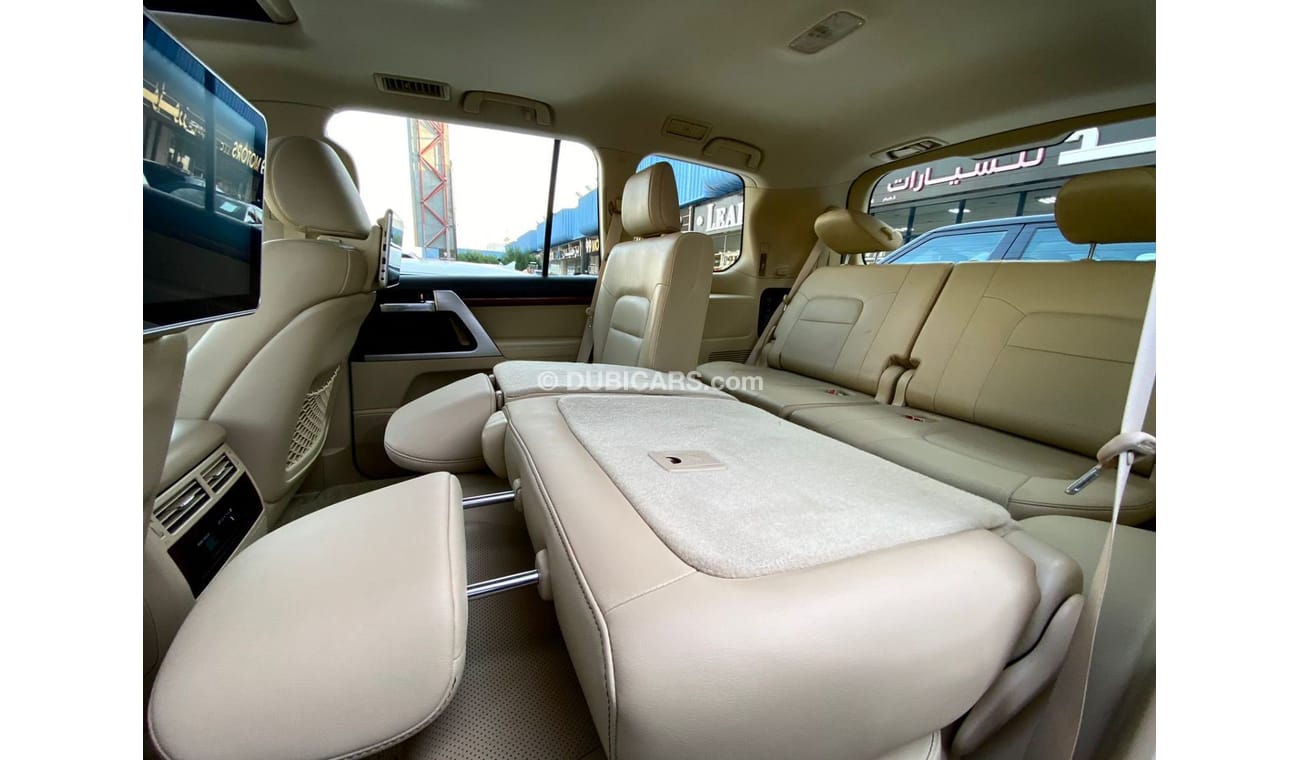 Toyota Land Cruiser GXR V8 5.7