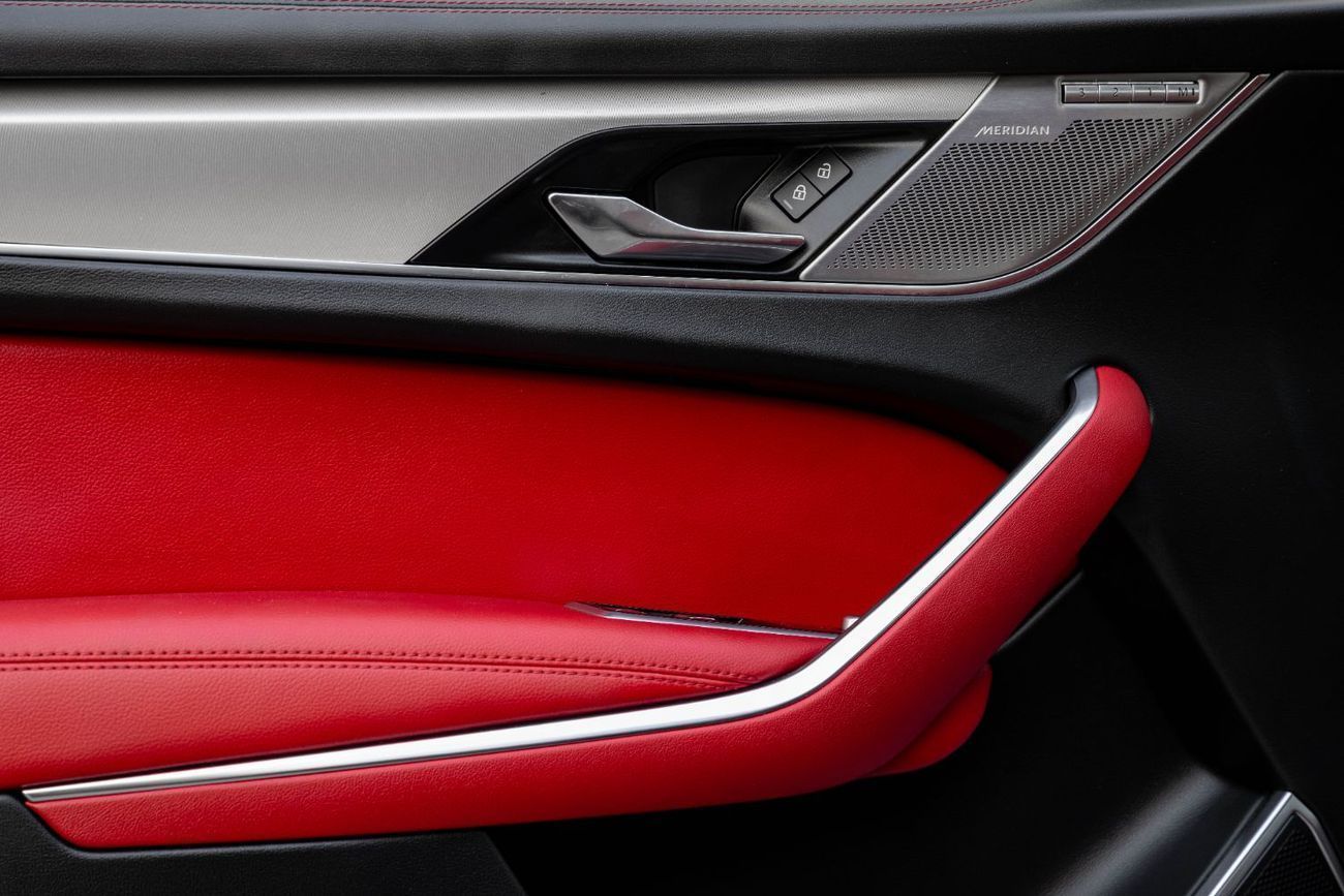 جاكوار F بيس R-dynamic | 2,840 P.M  | 0% Downpayment | Jaguar F-Pace!