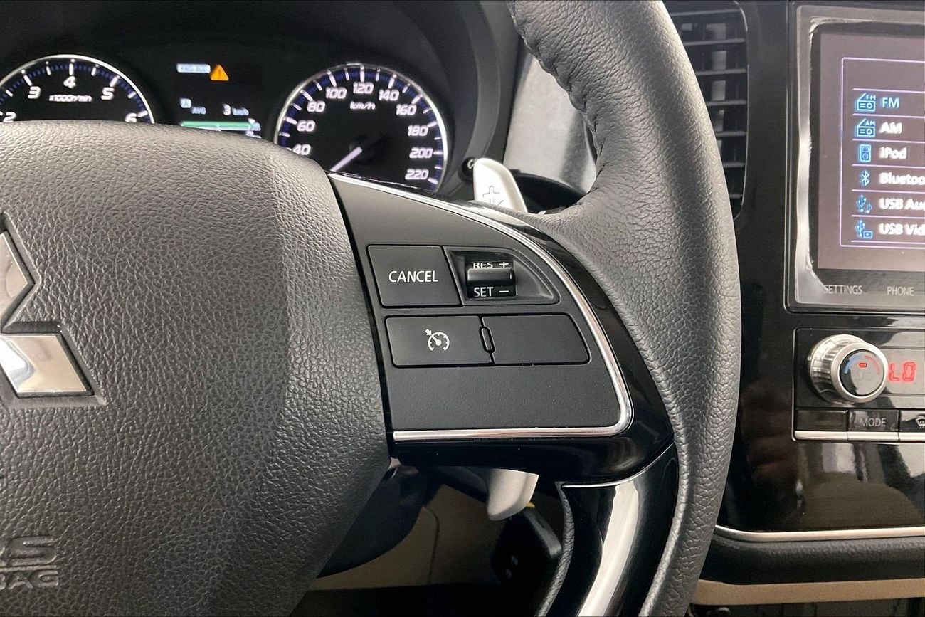 ميتسوبيشي آوتلاندر 2.5 GLX AUTO 4WD 7SEAT ML FABRIC SEATS | شامل الضمان | 0 ﺪﻔﻋﺓ ﺃﻮﻟﻯ