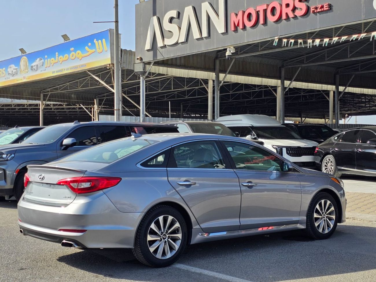 هيونداي سوناتا Sport 2.4L - Automatic . Petrol . Front Wheel Drive . 5 Seats . 4 Doors