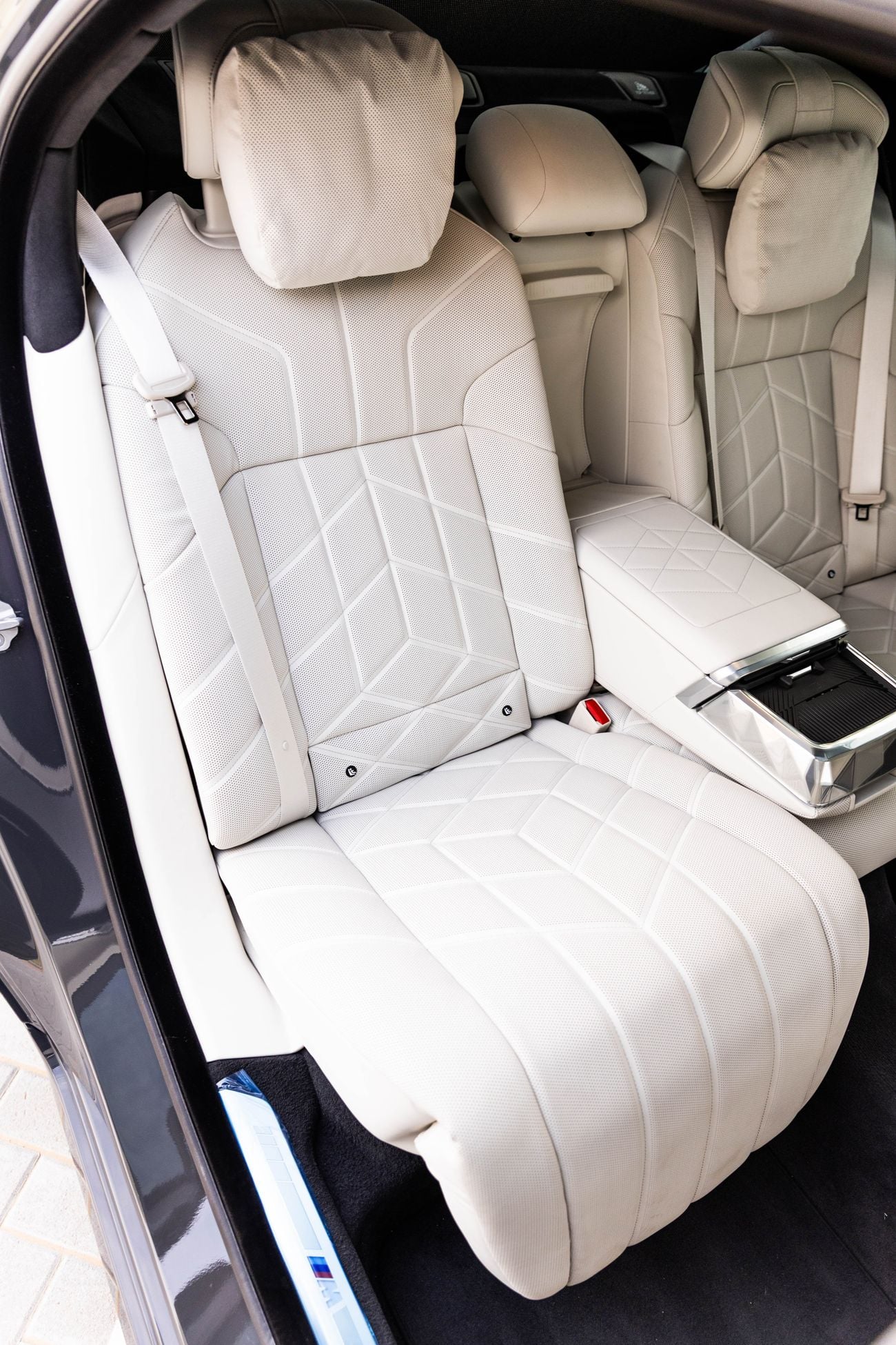 BMW 740i BMW 740i M Sport Individual – 2026 | GCC | Only 2,050 KM | 2 Years Warranty | AED 449,000