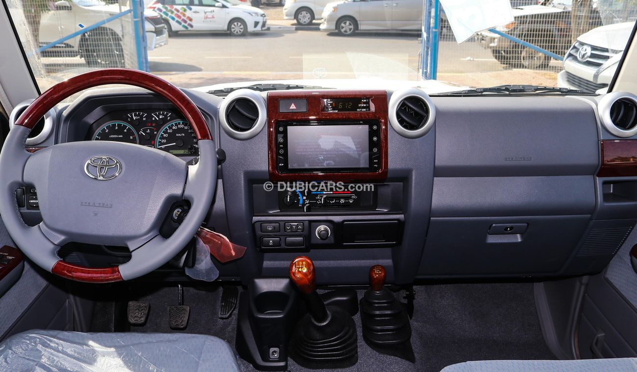 Toyota Land Cruiser 70 LX V8